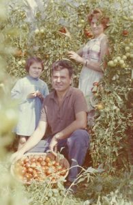 photo de famille dans les champs, post Sarl Renard, maraîcher bio, 78