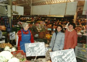 1994, 3 générations au marché avant SARL Renard, cultivateurs de légumes bio, 78